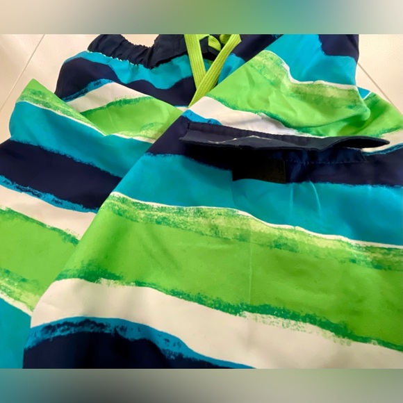 Boys Adidas swim trunks size M - Picture 6 of 7